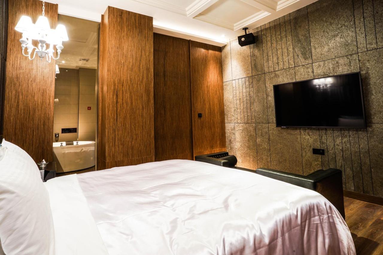 Shu Xin Motel Nantou Bagian luar foto